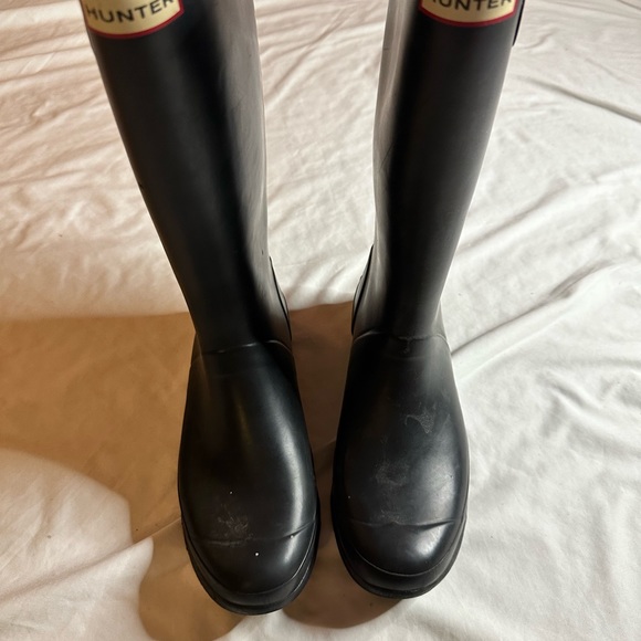 Hunter Rain Boots for the wide-calves homies out there. - Picture 2 of 4